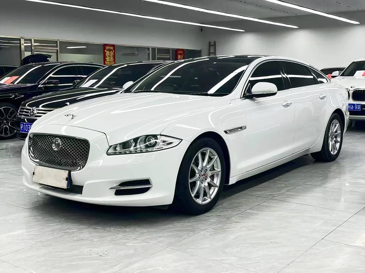Jaguar XJ