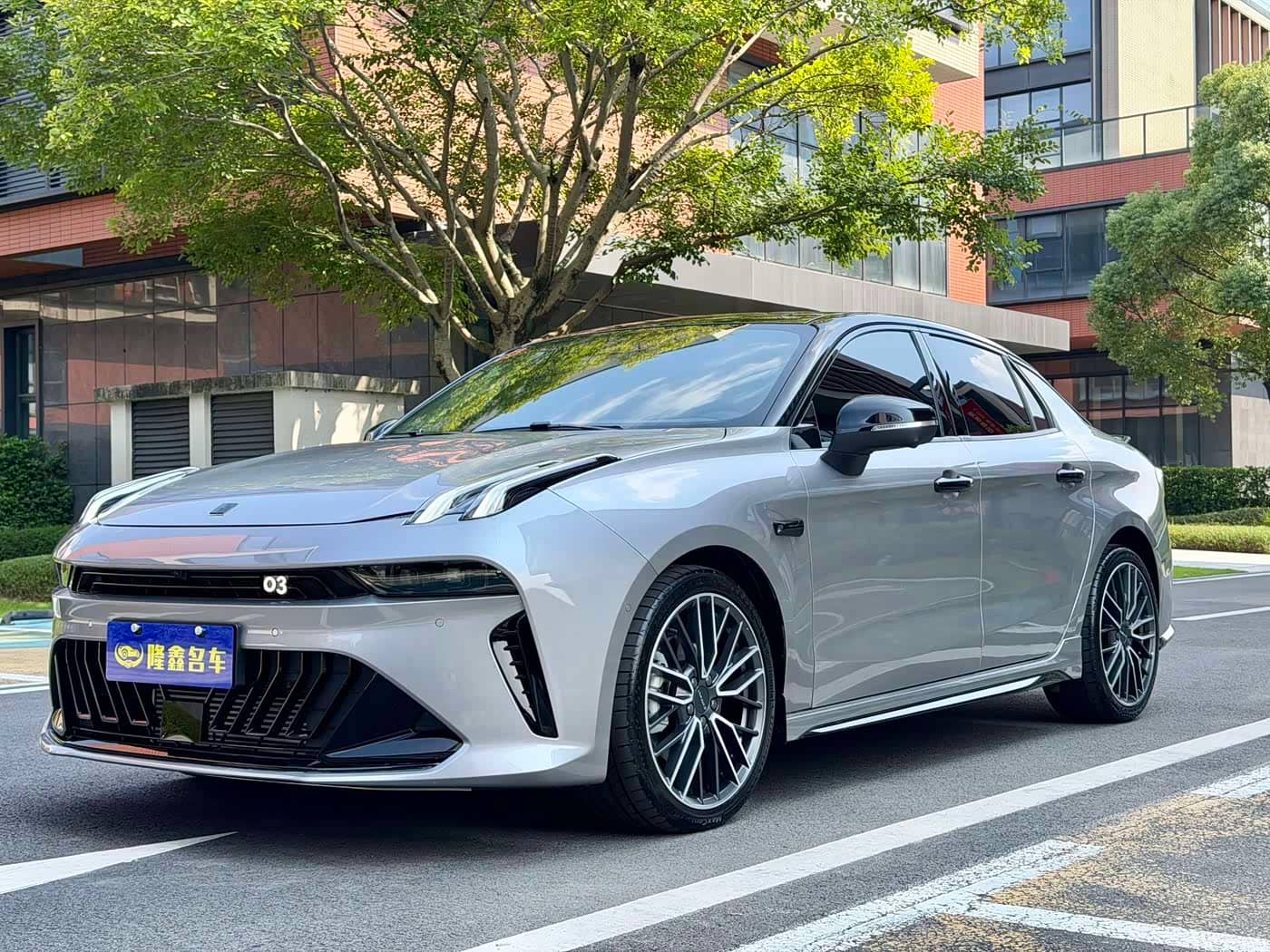 Lynk & Co 03