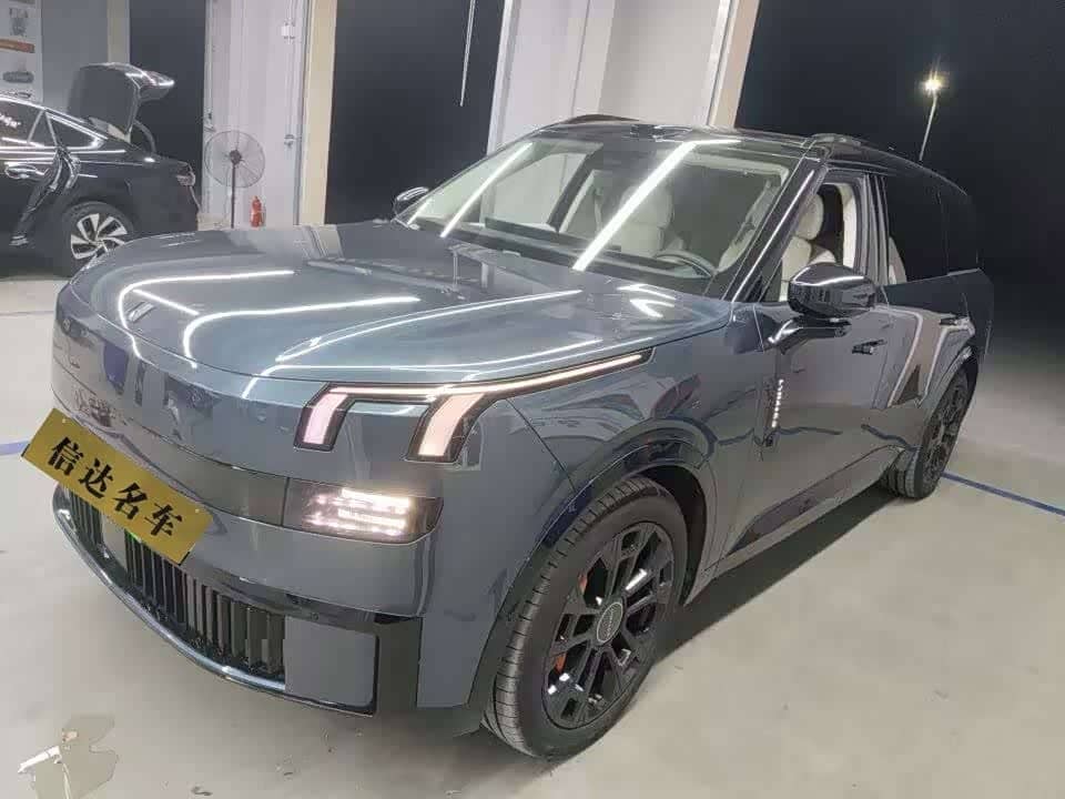 Lynk & Co 900