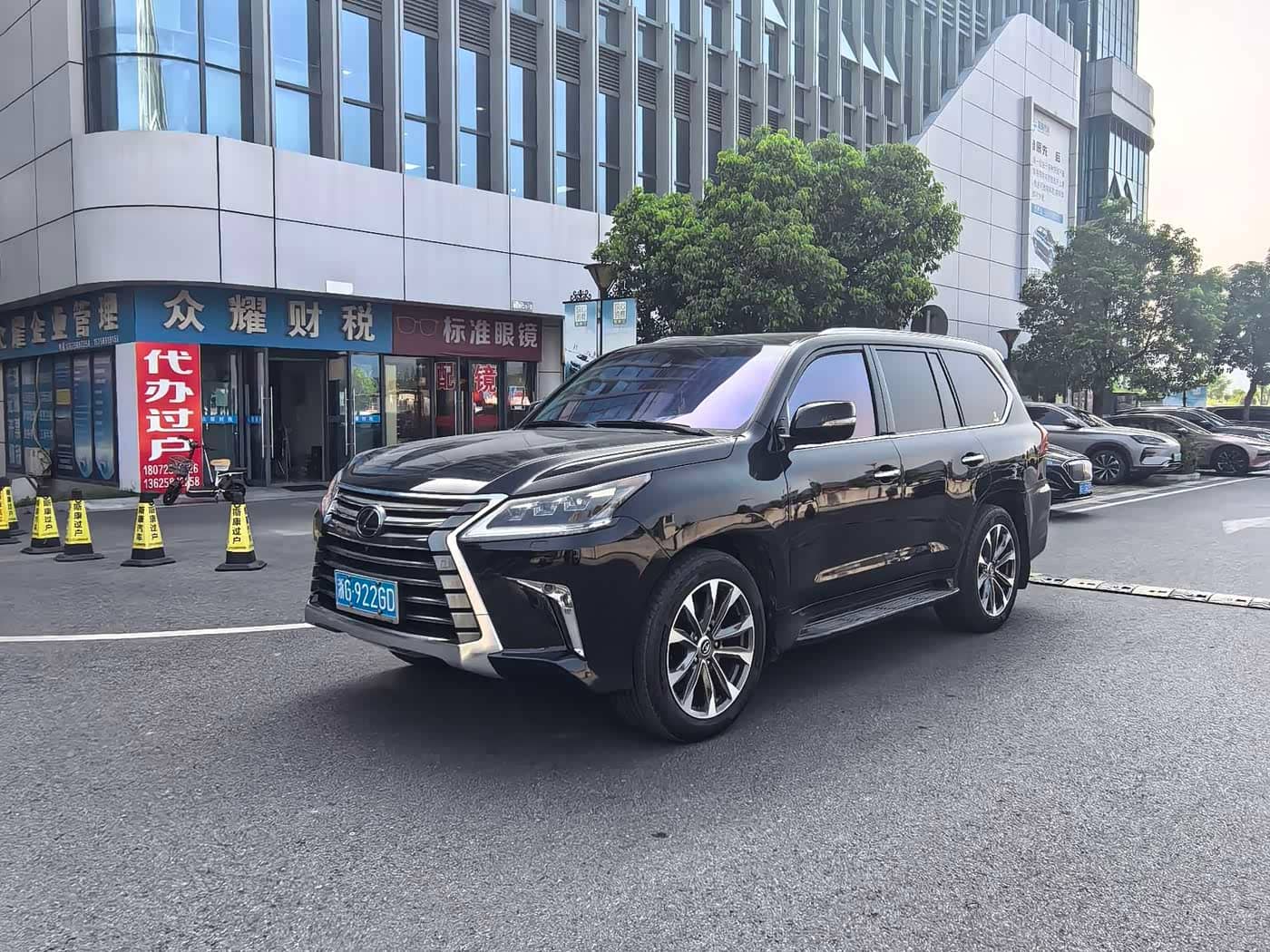 Lexus LX