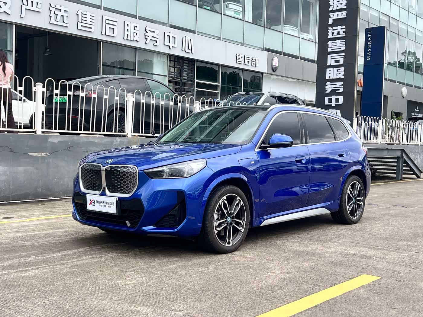 BMW iX1