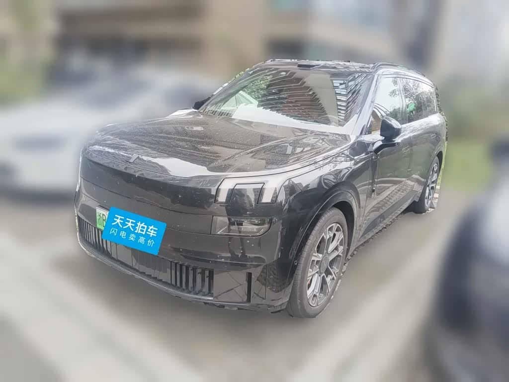 Lynk & Co 900