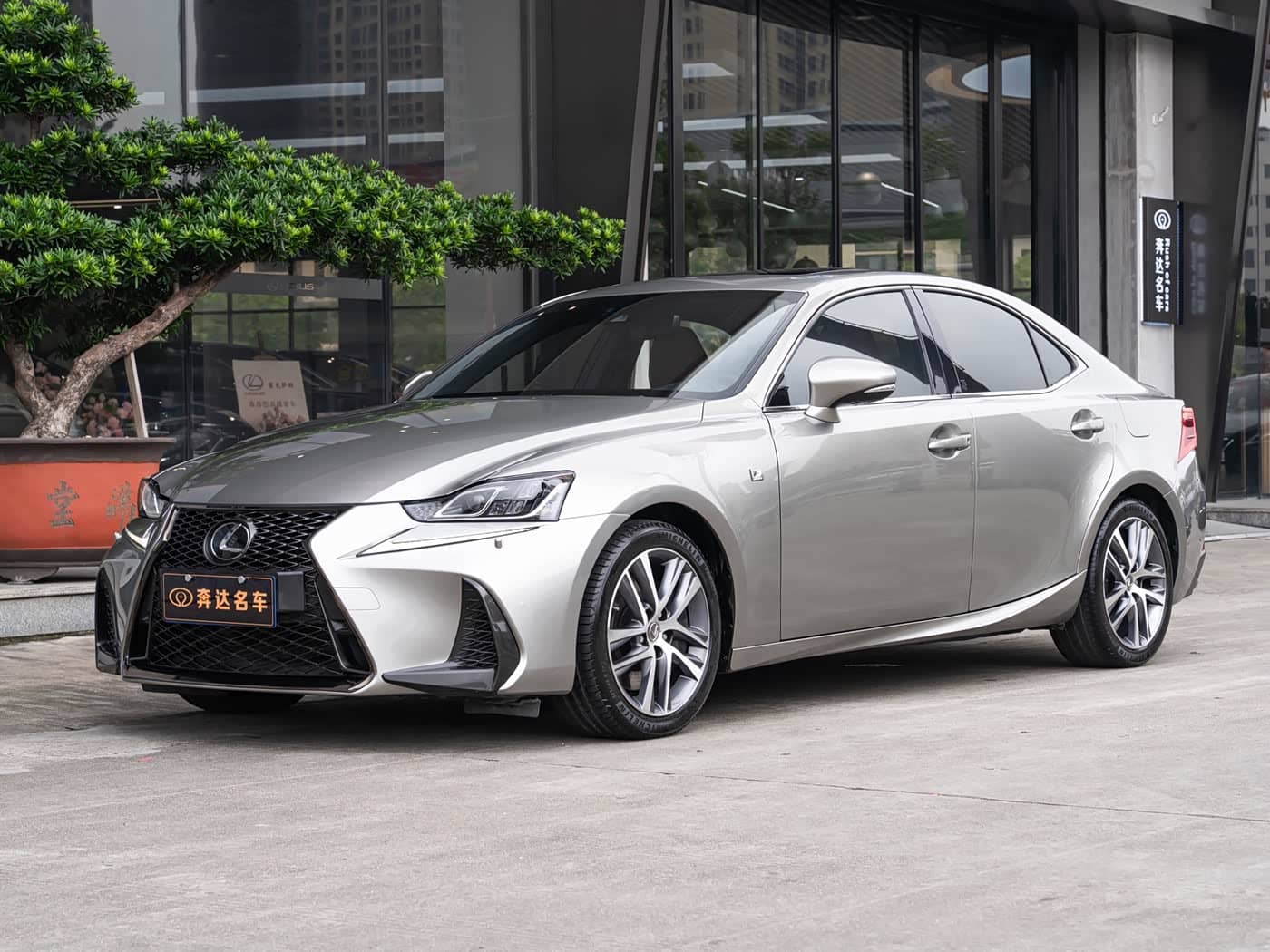 Lexus IS