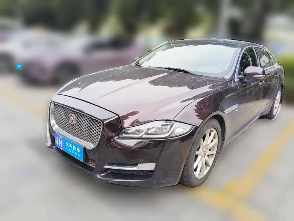 Jaguar XJ