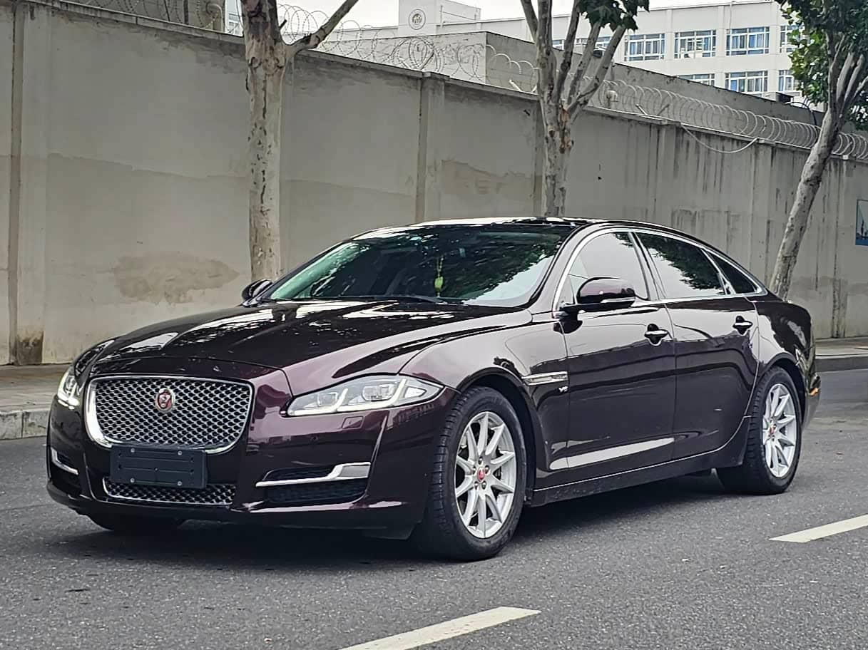 Jaguar XJ