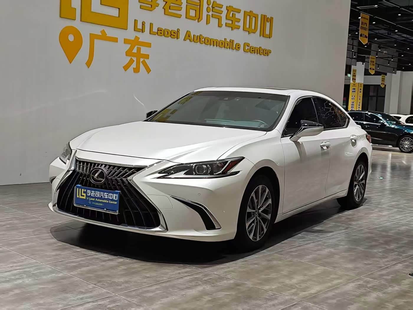 Lexus ES