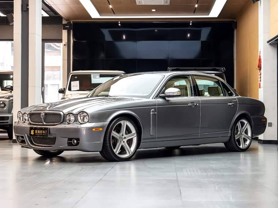 Jaguar XJ
