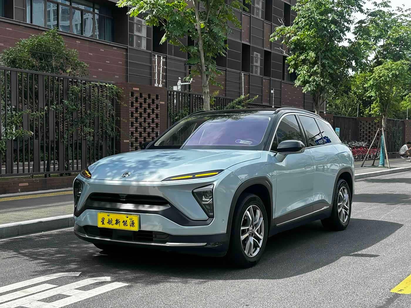 NIO ES6
