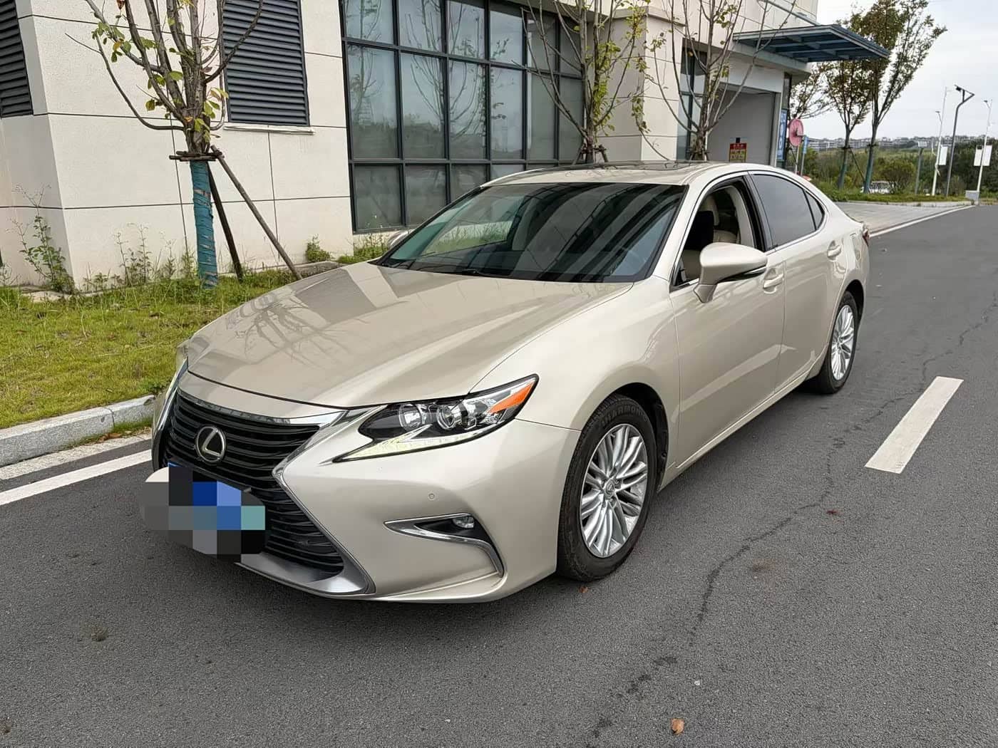 Lexus ES