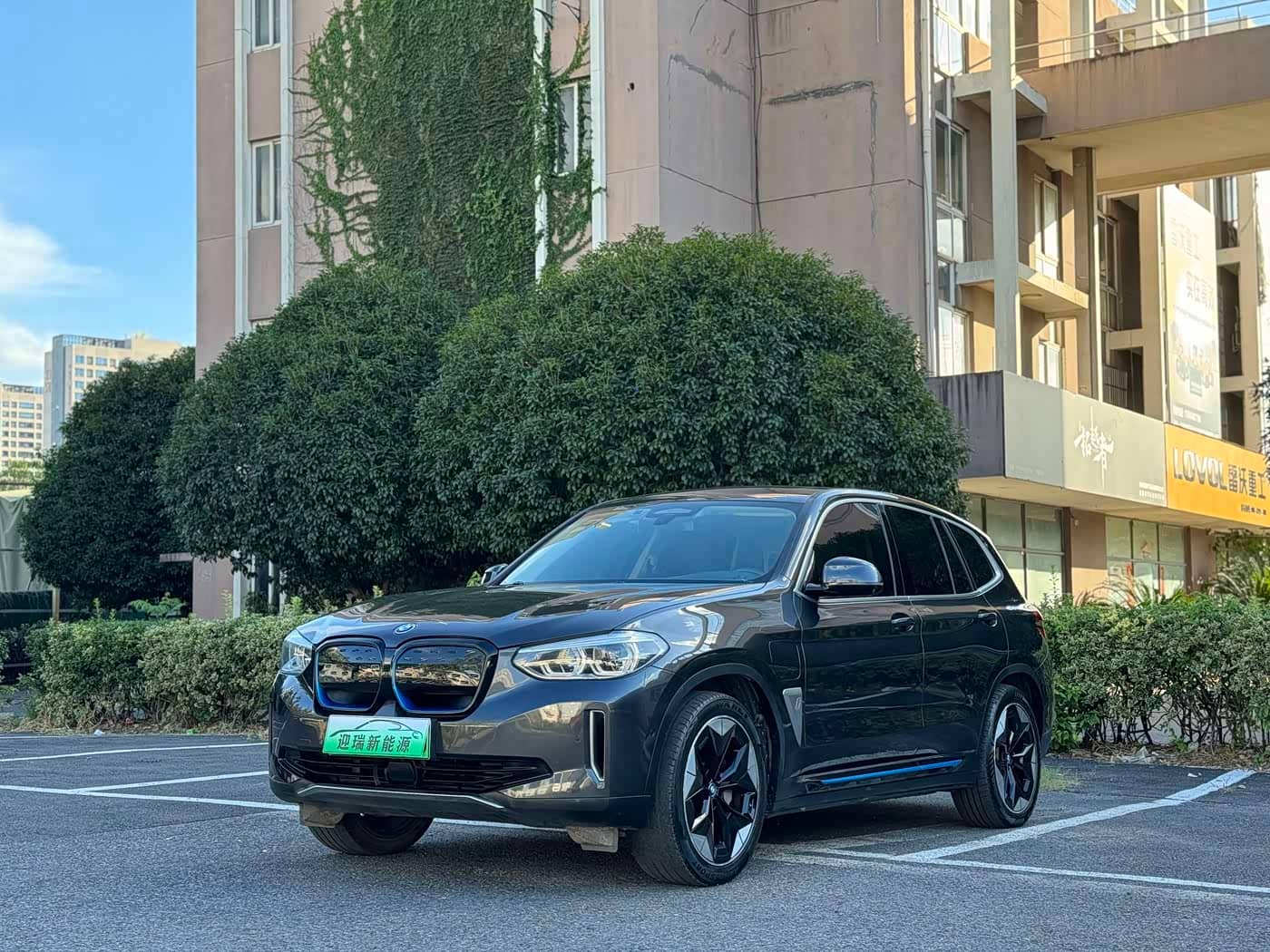 BMW iX3