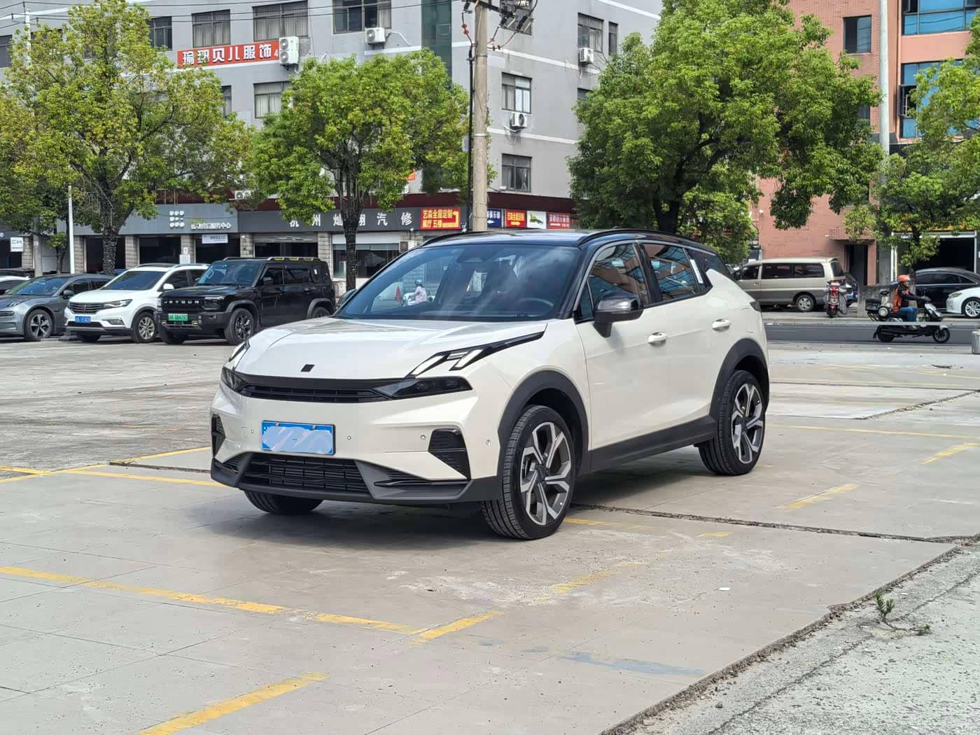 Lynk & Co 06