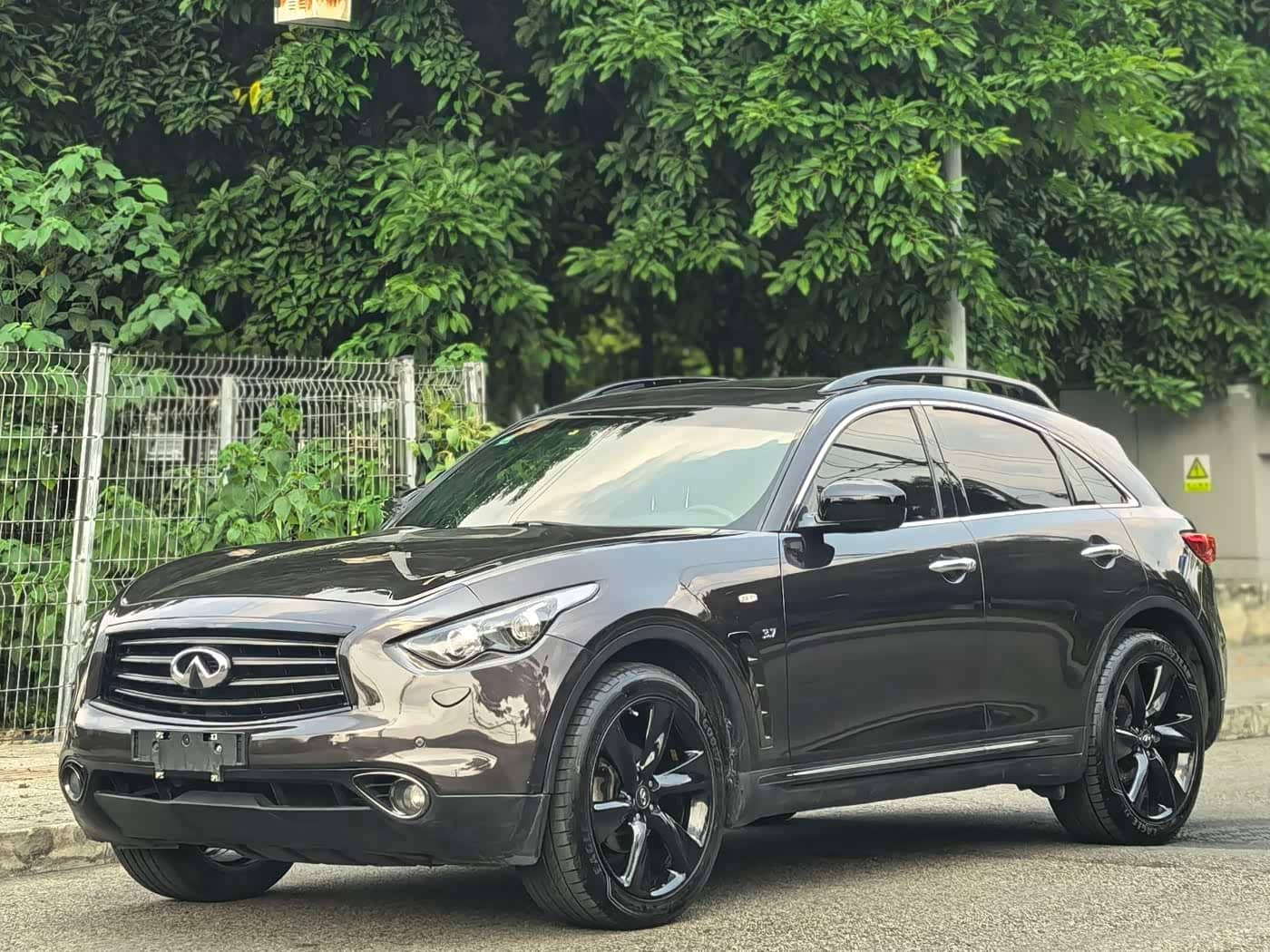 Infiniti QX70