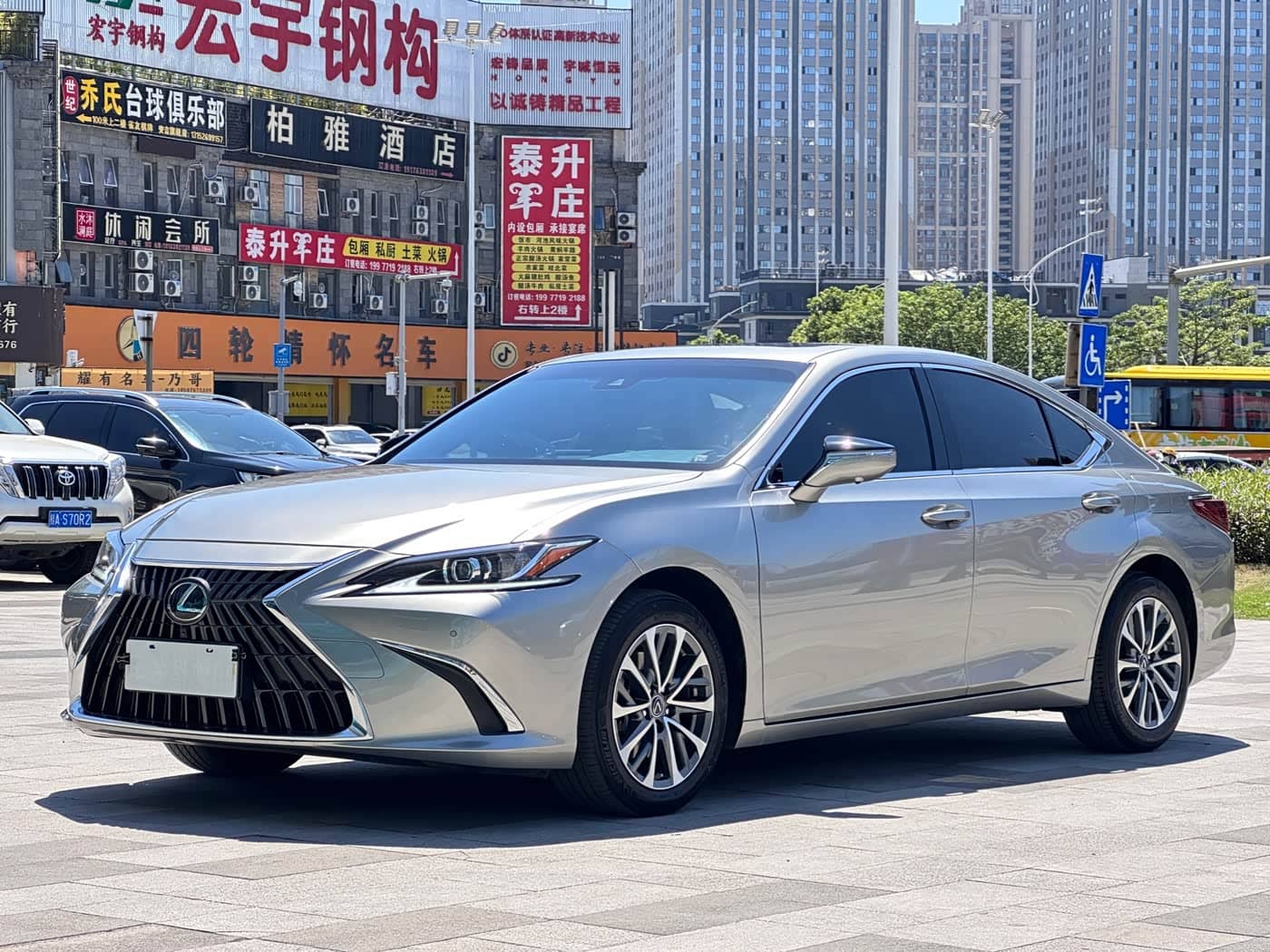 Lexus ES