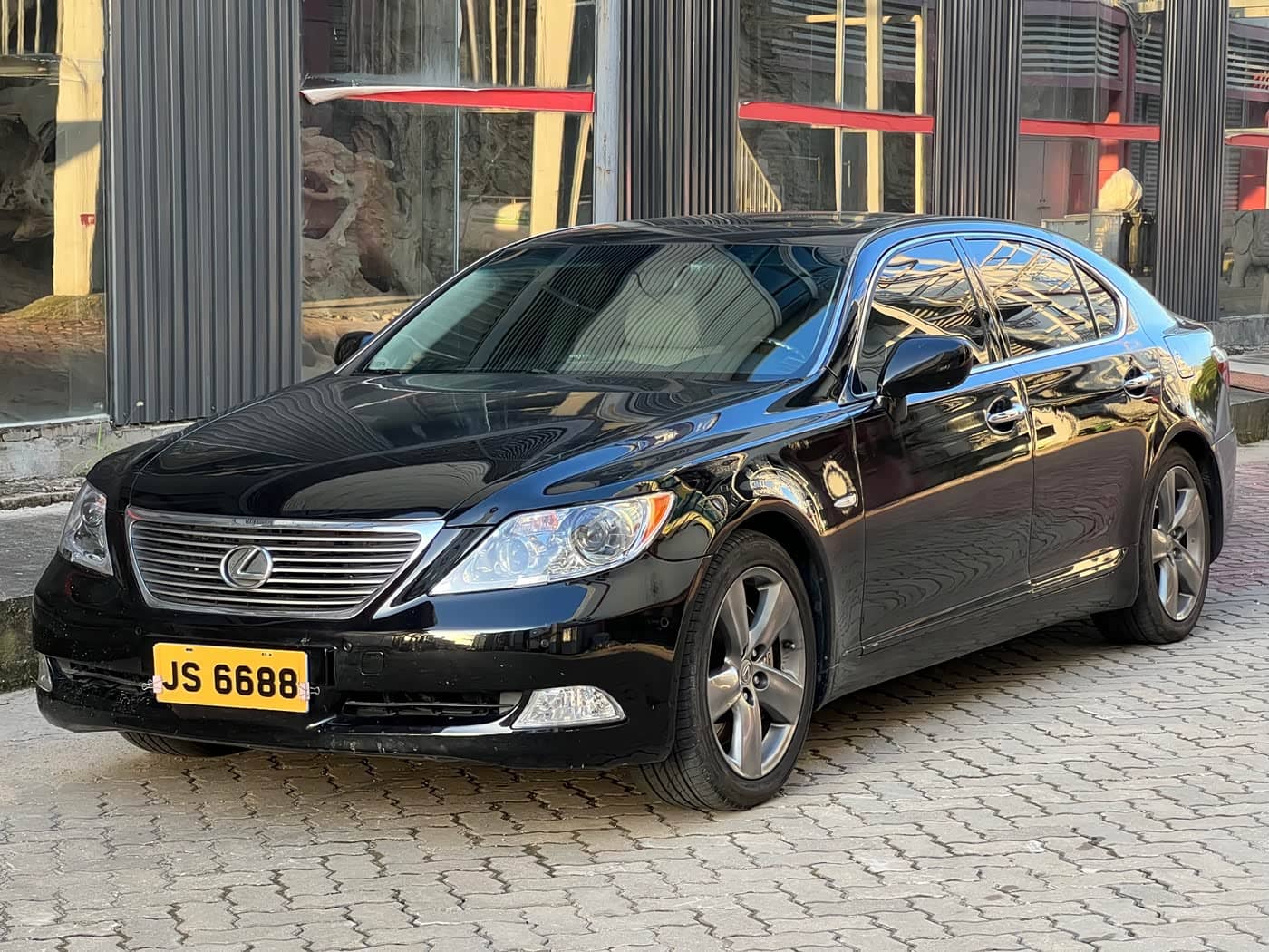 Lexus LS