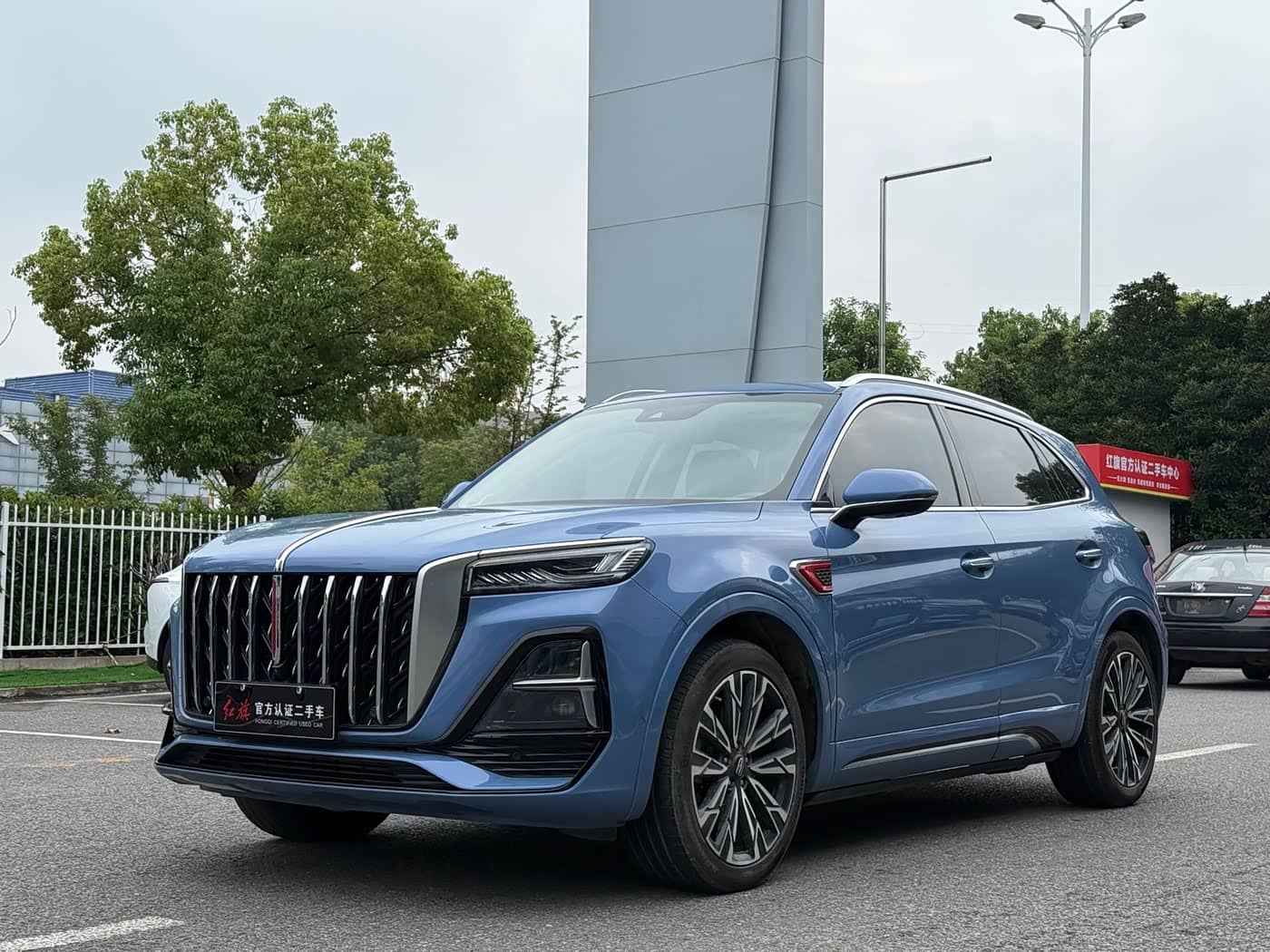 Hongqi HS5