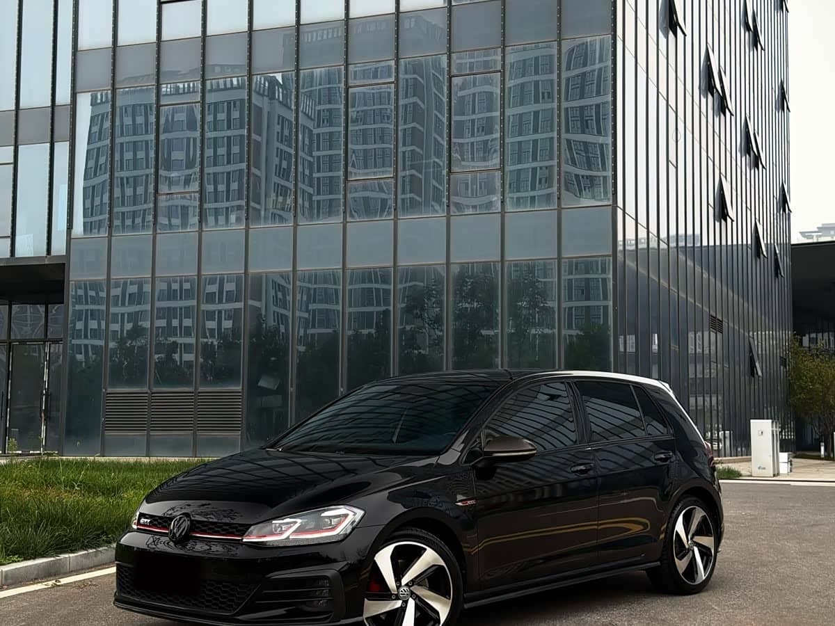 Volkswagen Golf GTI