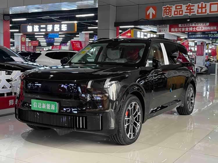 Lynk & Co 900