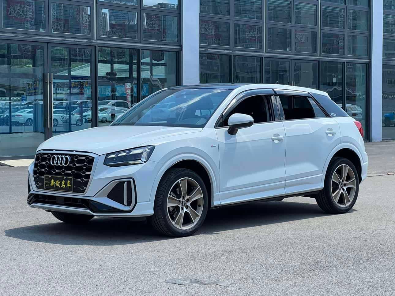 Audi Q2L