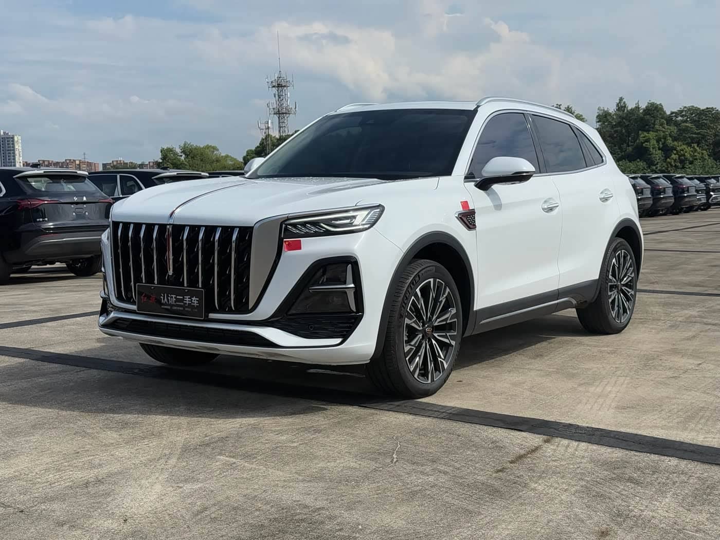 Hongqi HS5
