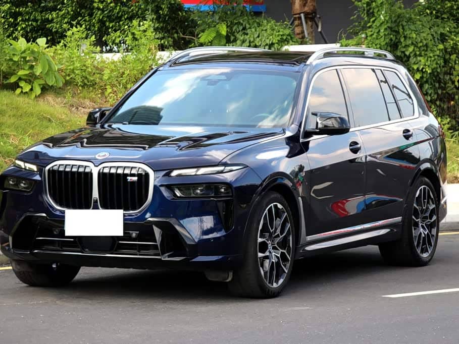 BMW X7 M60i