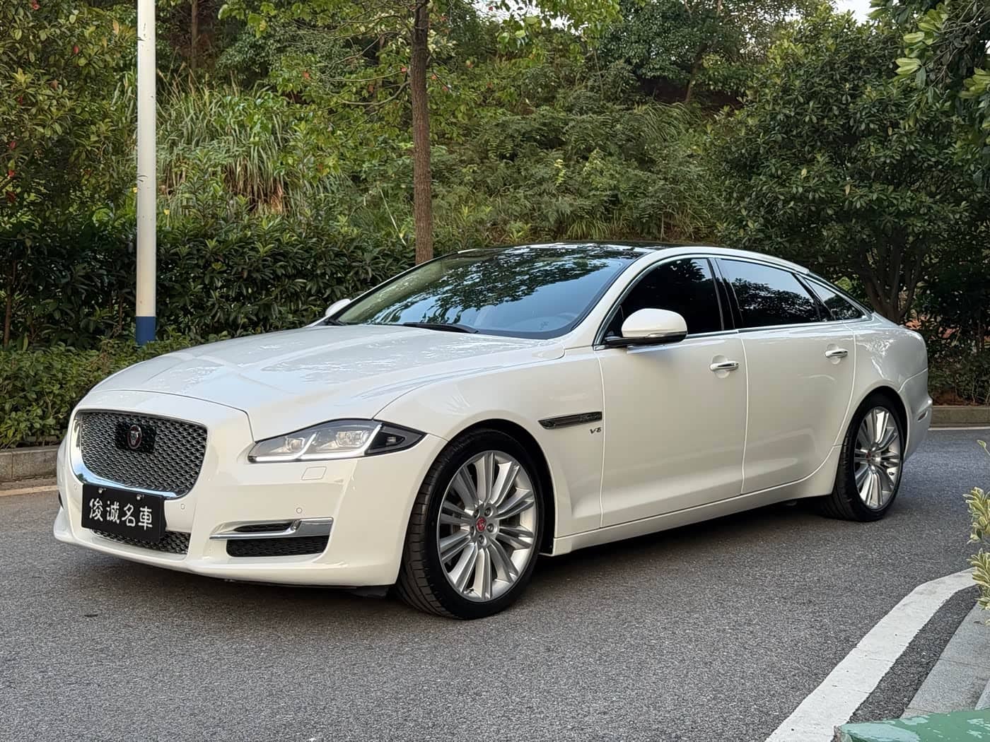 Jaguar XJ