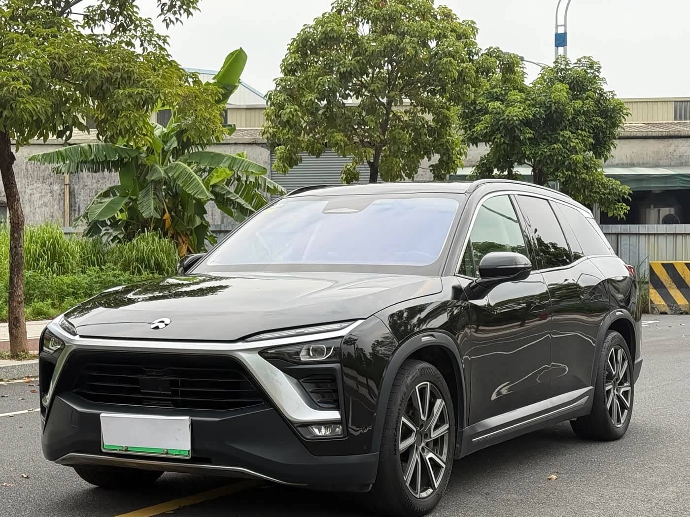 NIO ES8