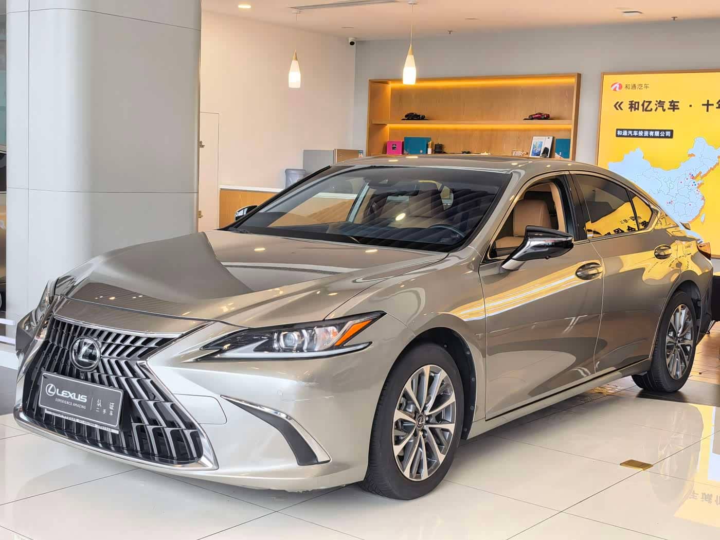 Lexus ES
