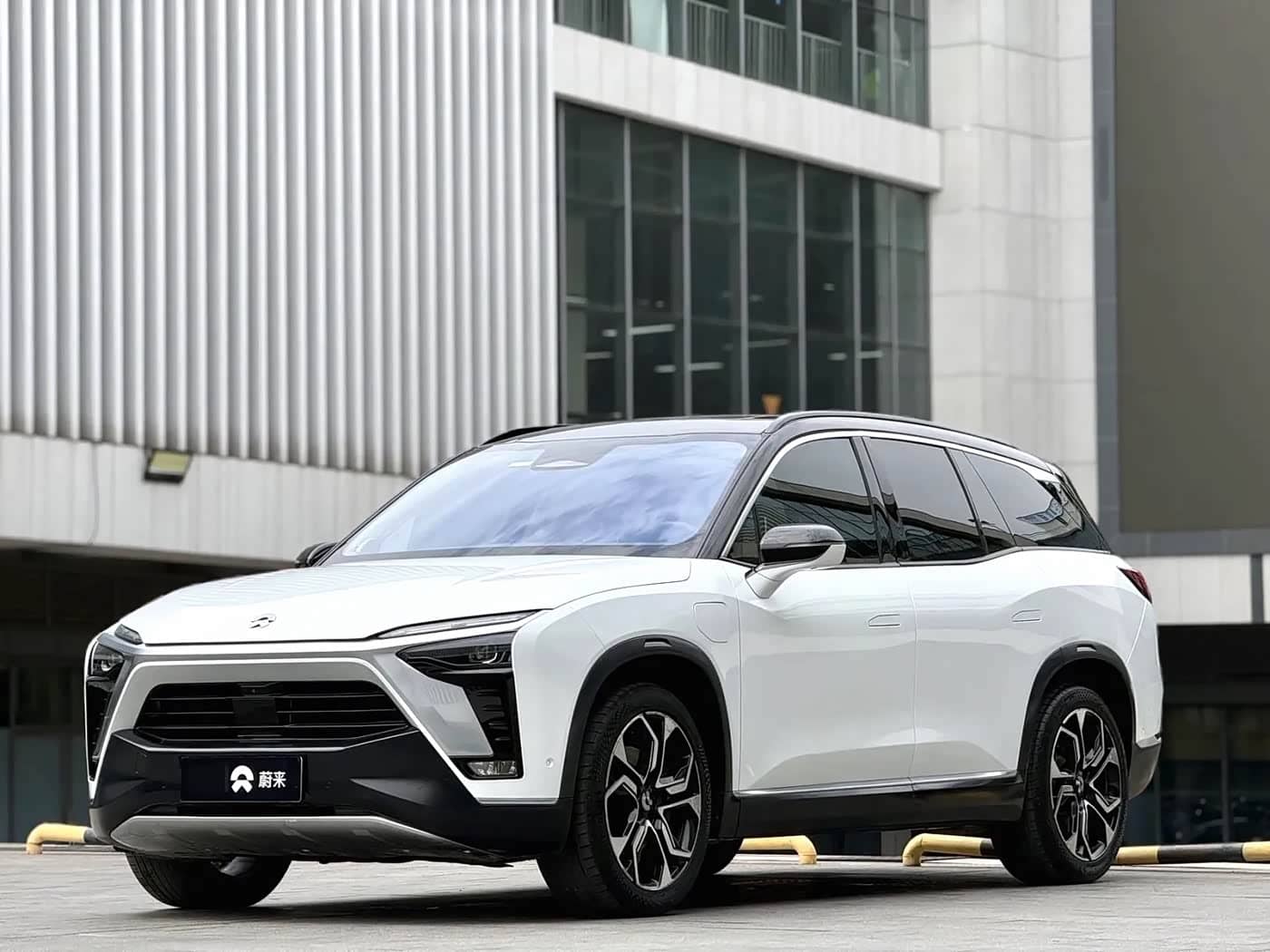 NIO ES8