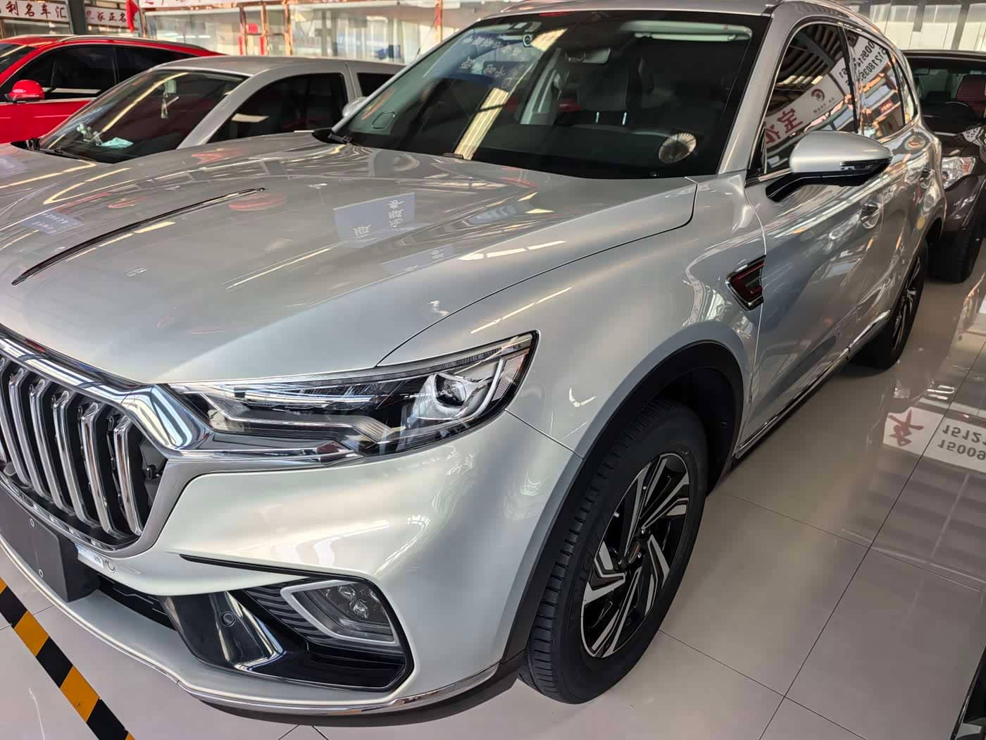 Hongqi HS5
