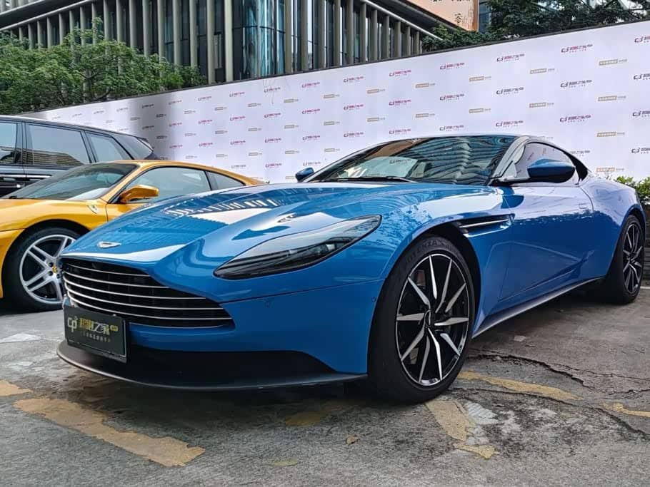 Aston Martin DB11