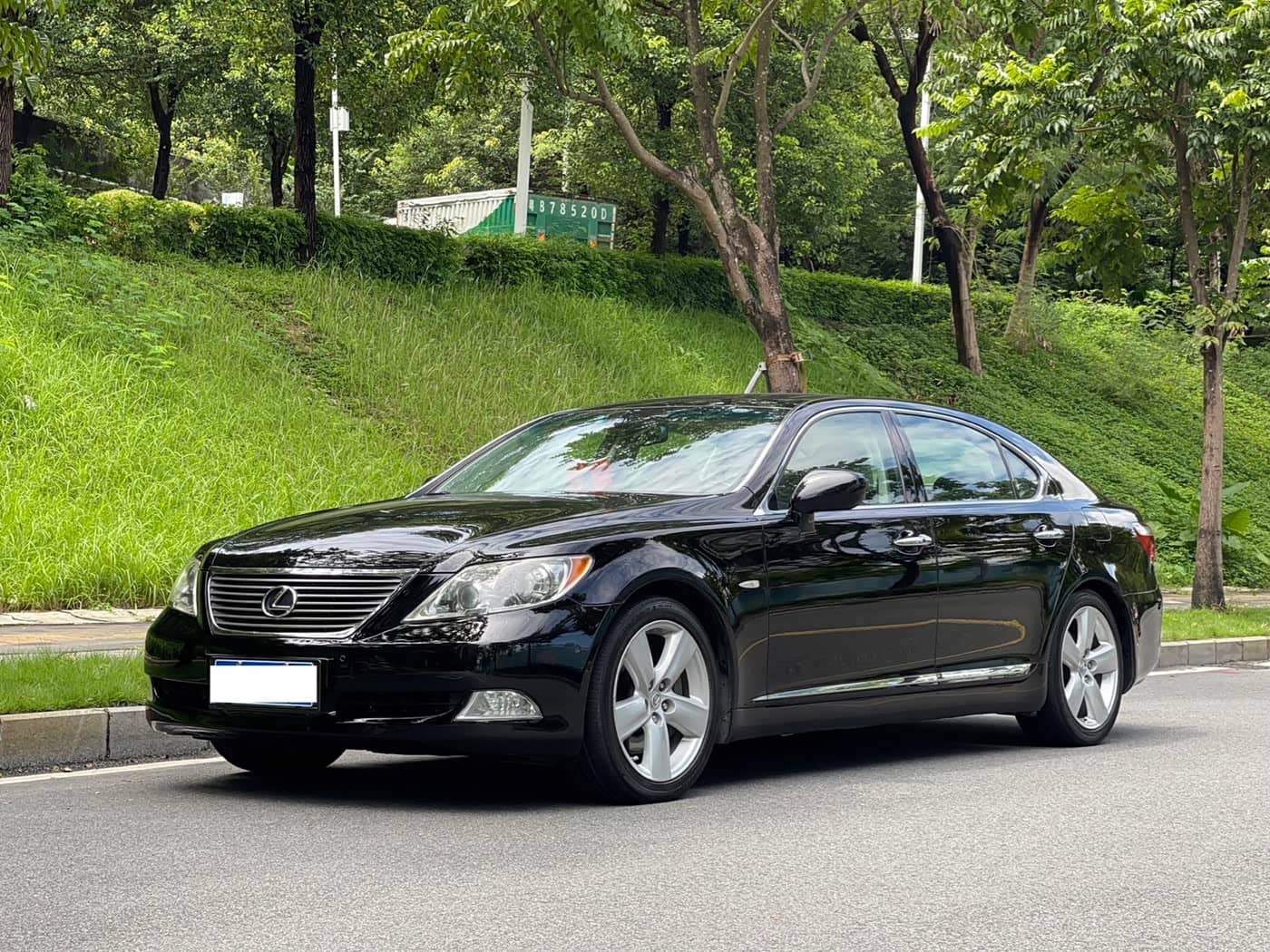 Lexus LS