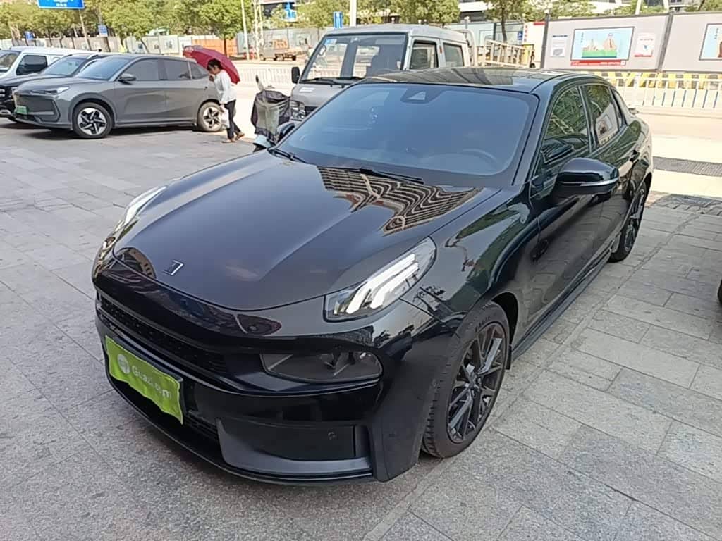 Lynk & Co 03