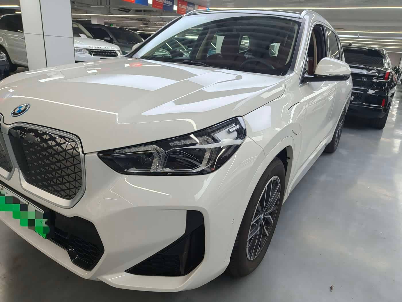 BMW iX1