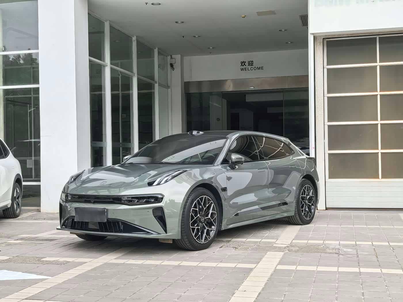 ZEEKR 001