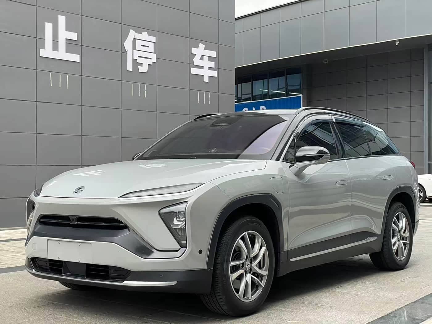 NIO ES6
