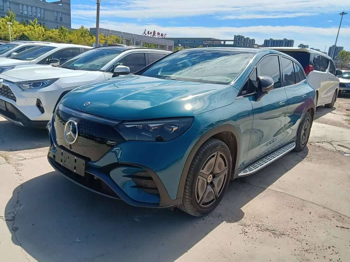 Mercedes-Benz EQE SUV