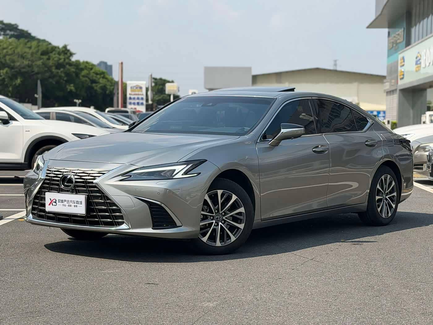 Lexus ES