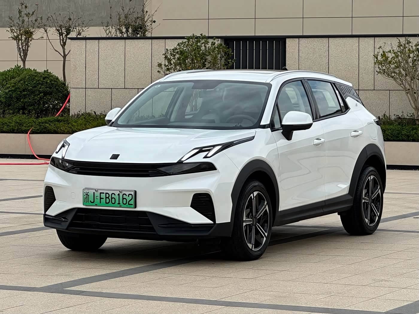 Lynk & Co 06 EM-P
