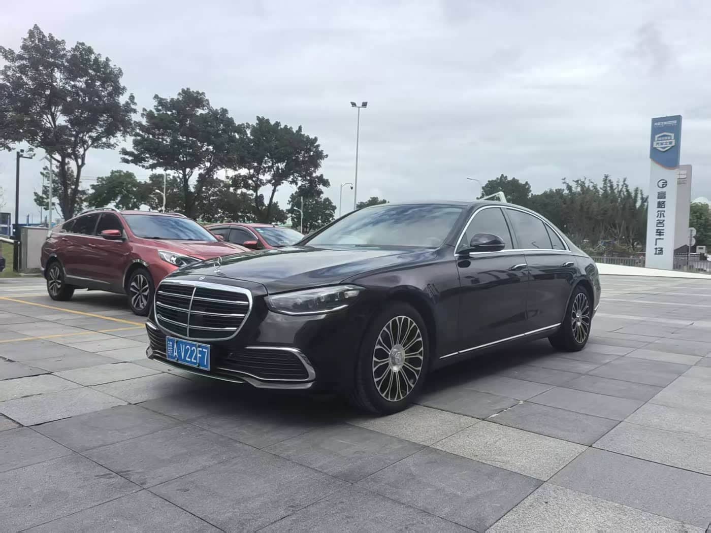 Mercedes-Benz S-Class