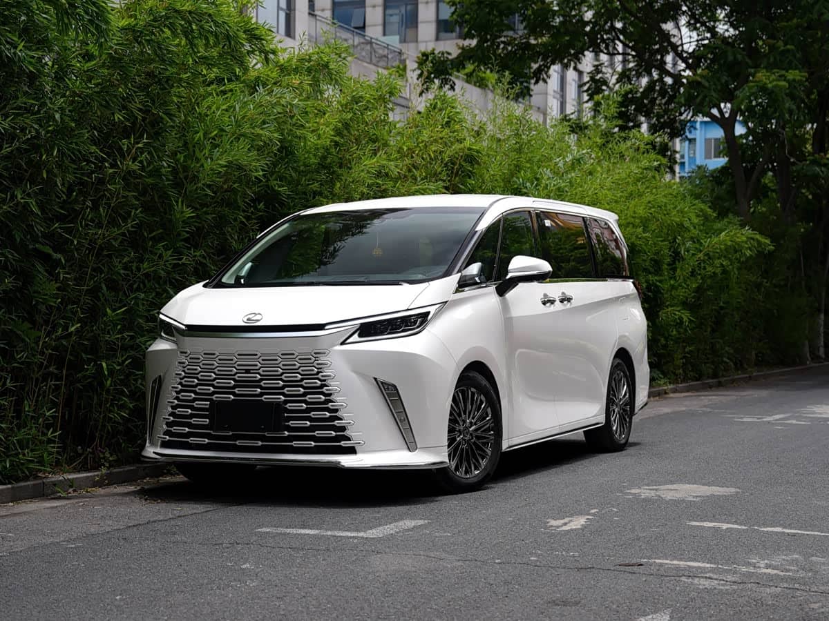Lexus LM
