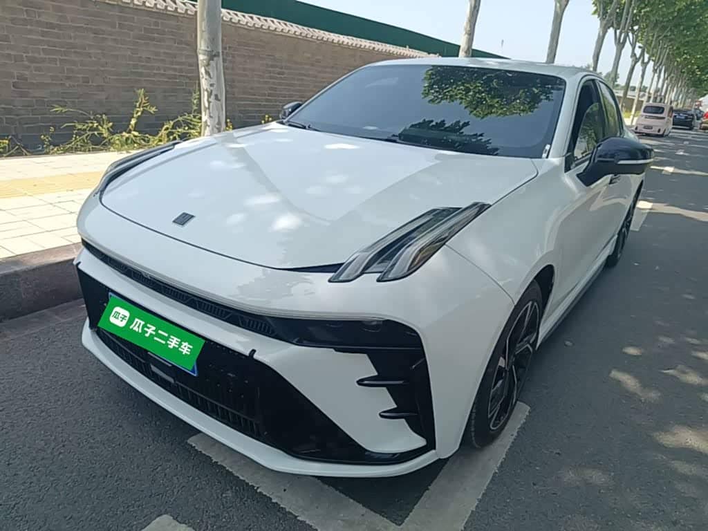 Lynk & Co 03