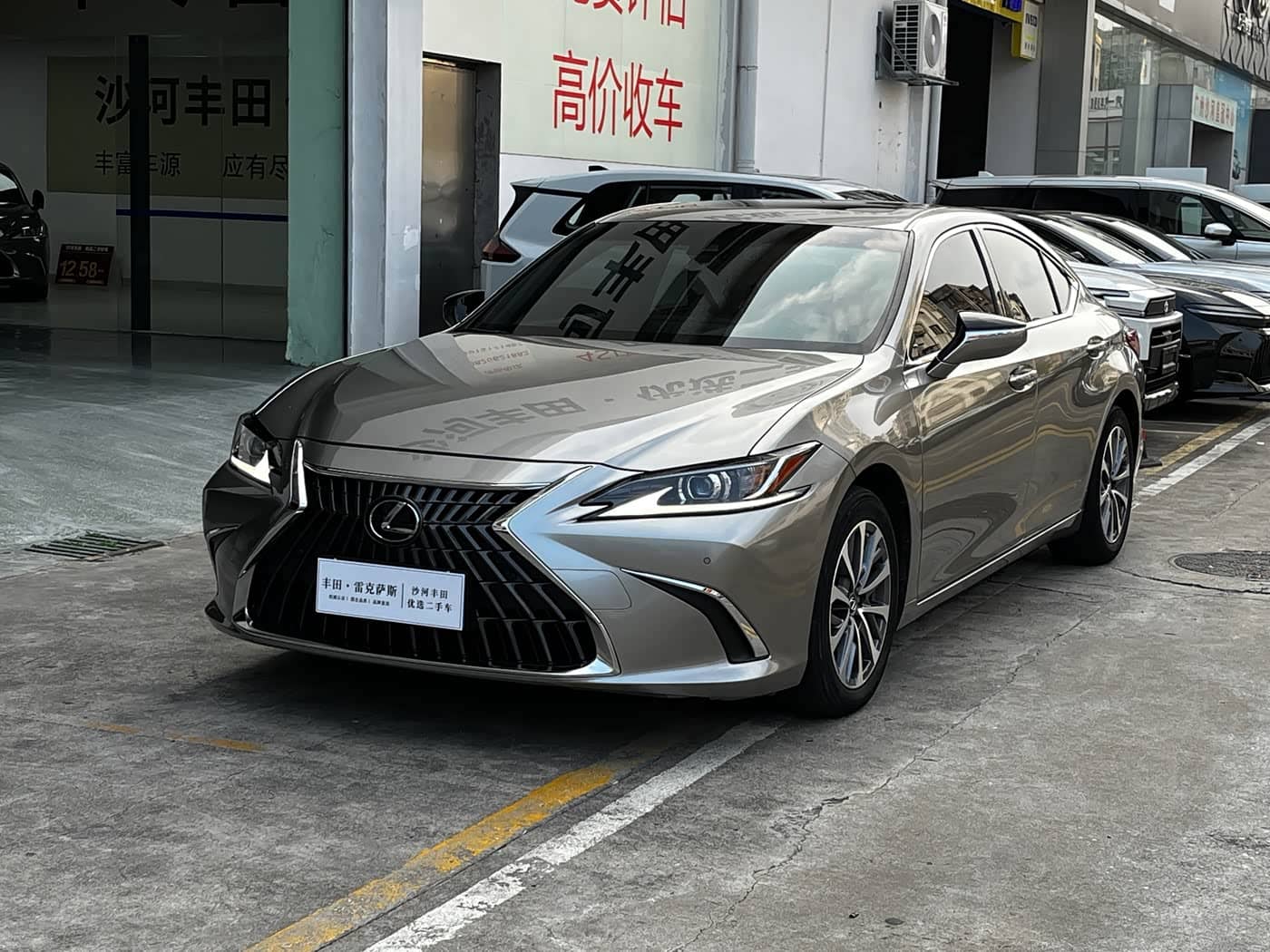 Lexus ES