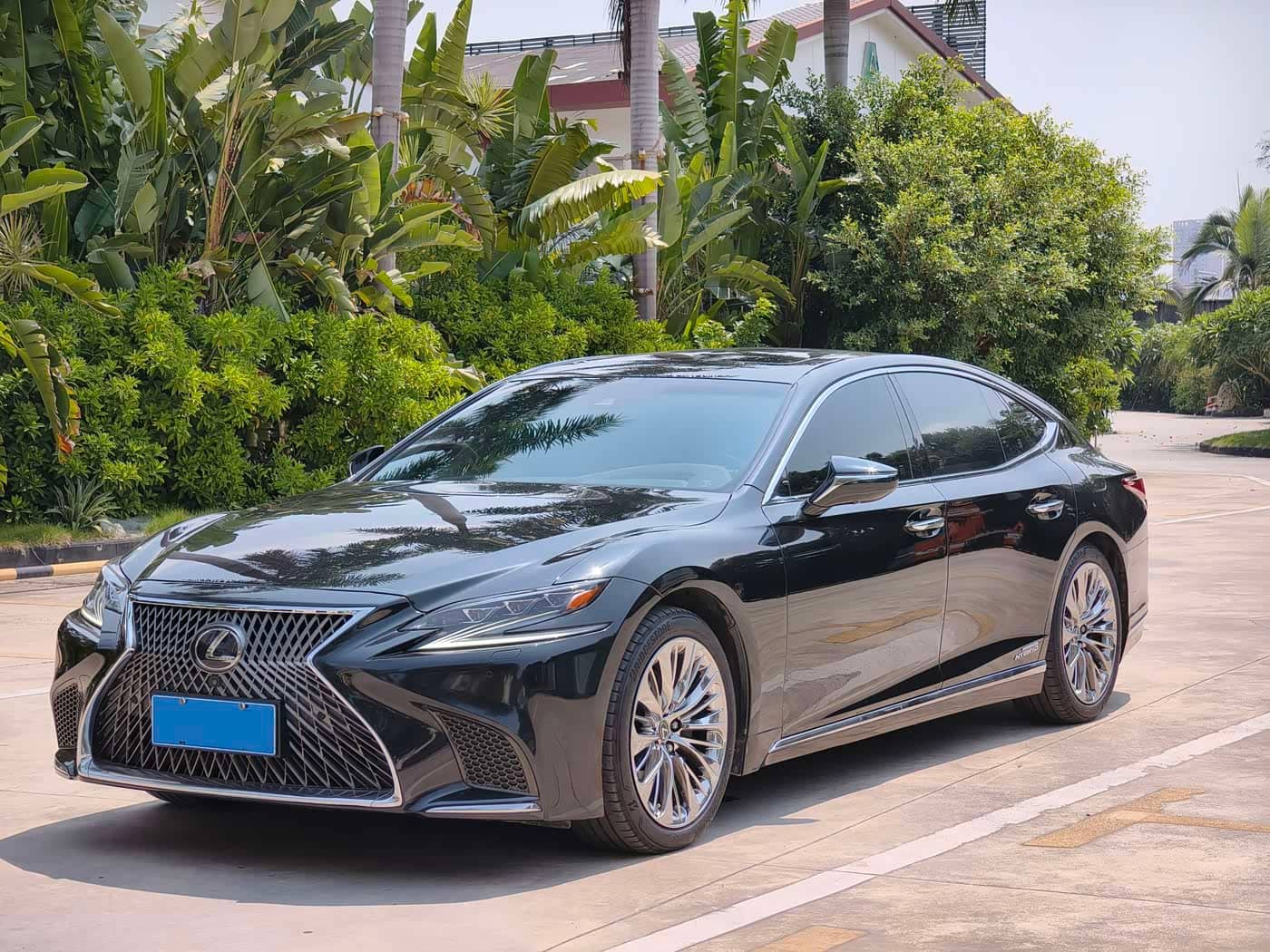 Lexus LS