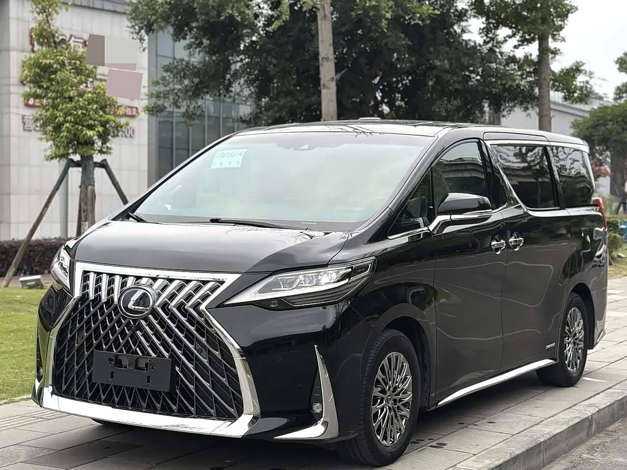Lexus LM