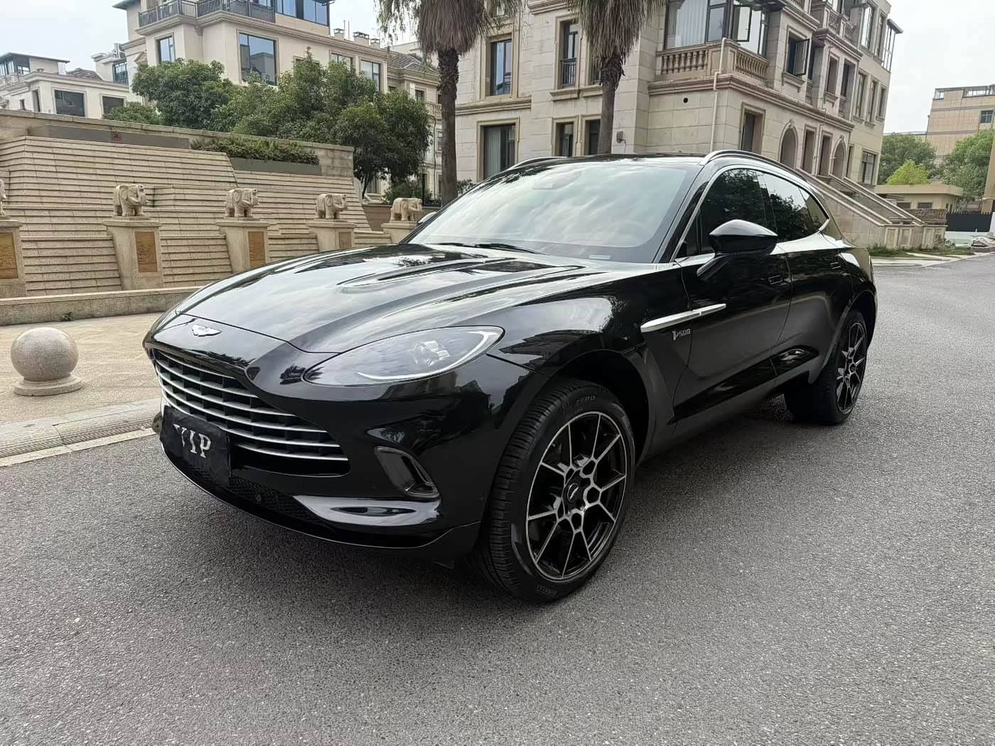 Aston Martin DBX