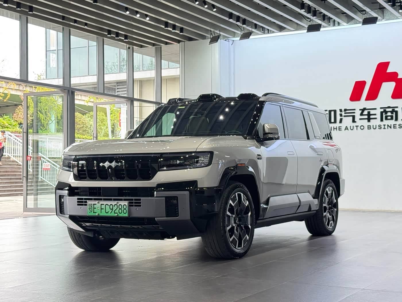 Fang Cheng Bao Leopard 8