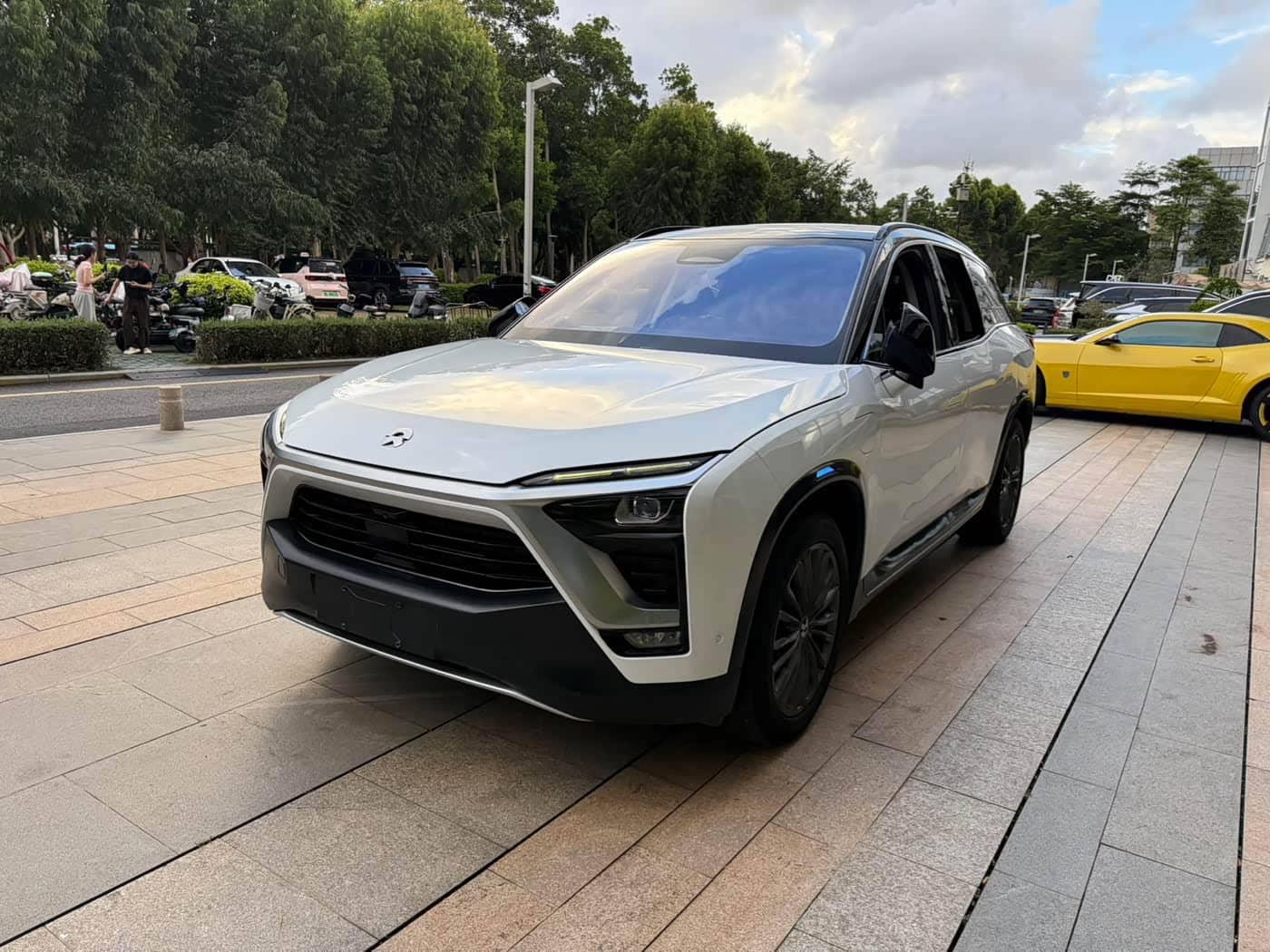 NIO ES8