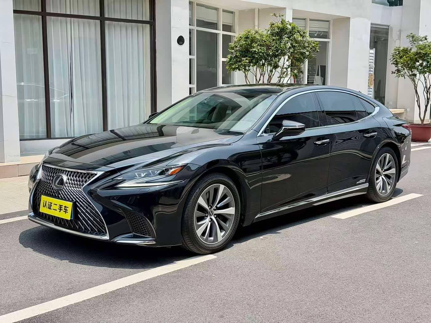 Lexus LS