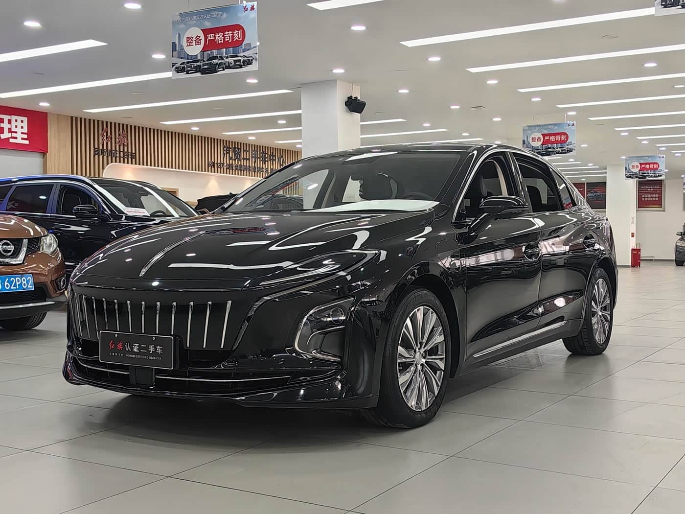 Hongqi E-QM5