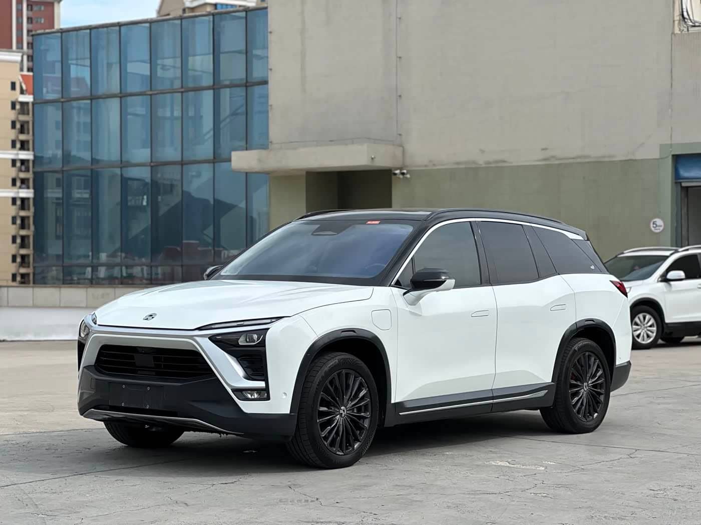 NIO ES8